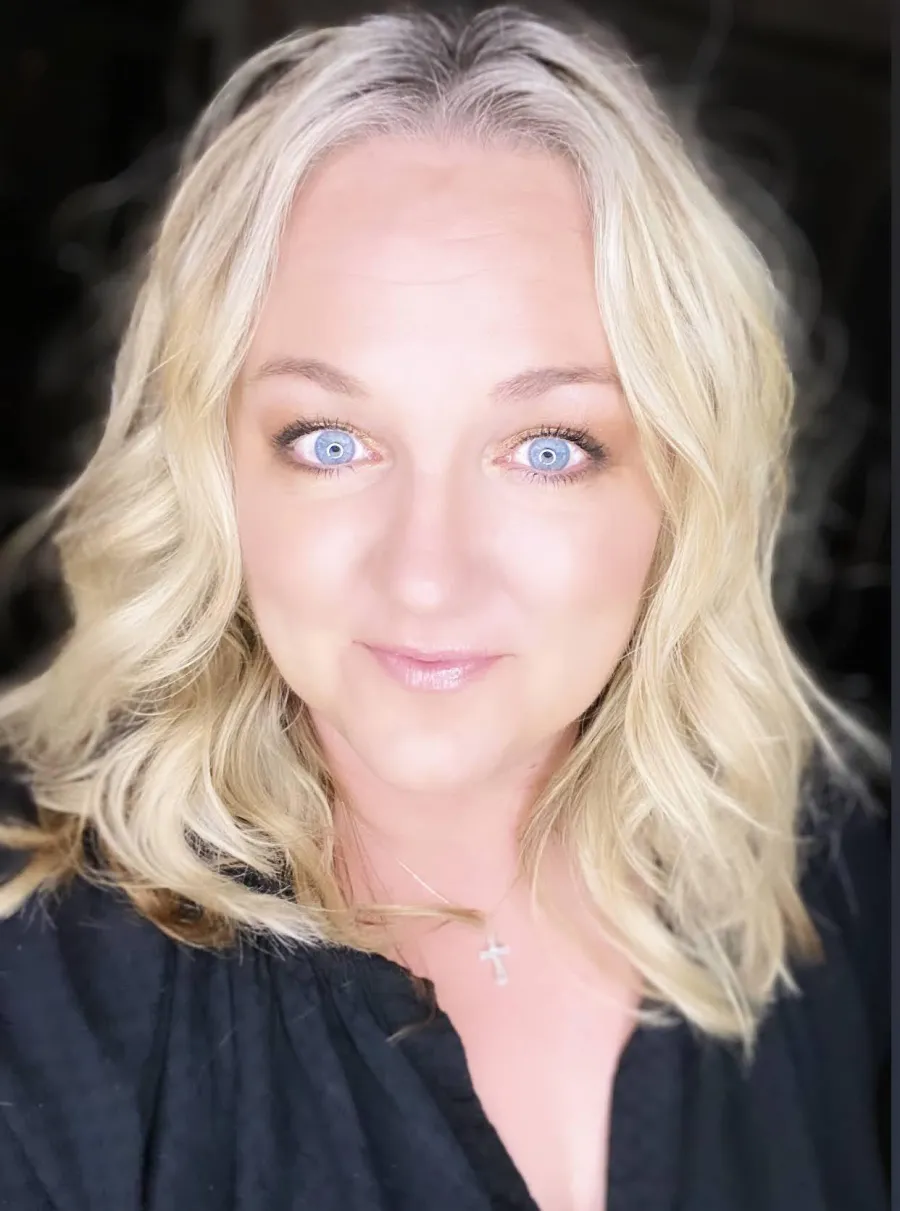 Lindsay Ali - Holistic Esthetician and Owner of Lindsay Rose Beauty