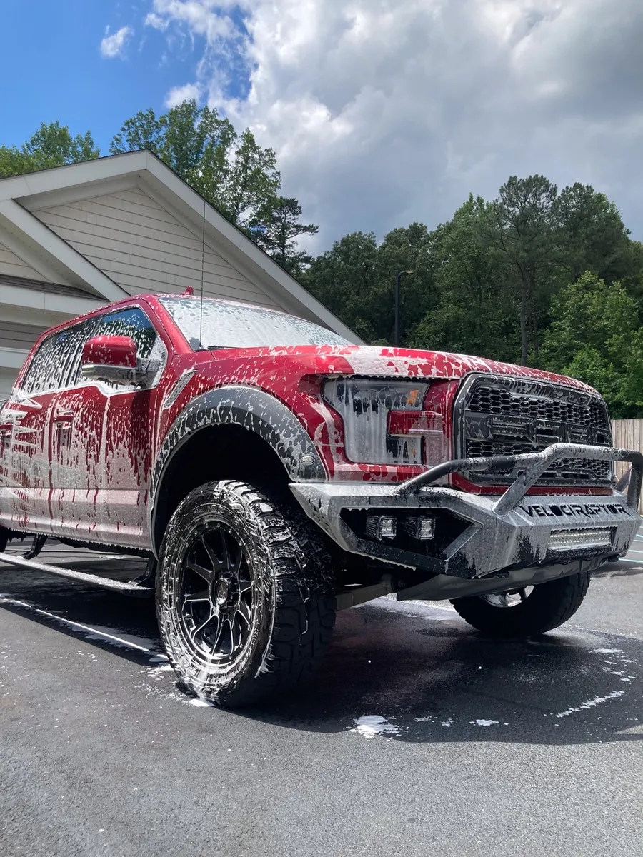 Ford Raptor covered in wash foam