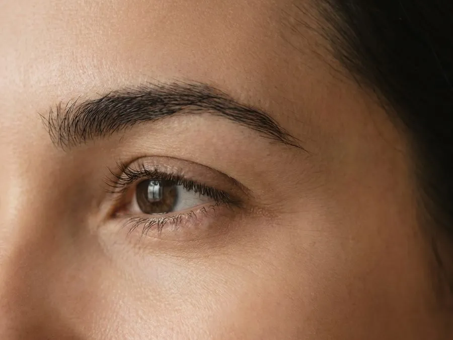 Detalhe do olhar e da pele ao redor dos olhos