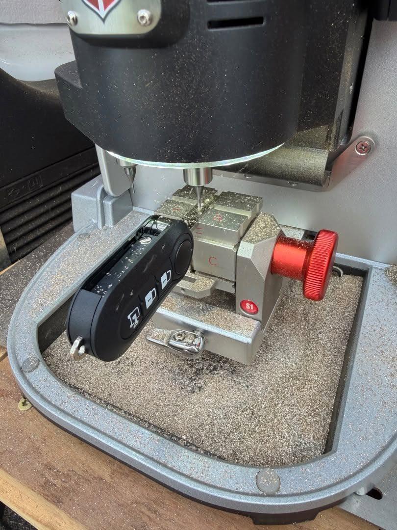 Flip key clamped in a key cutting machine