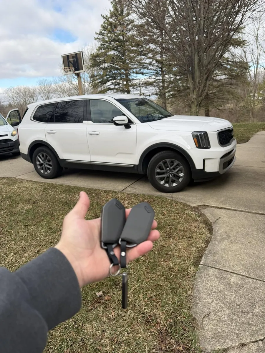 Two smart keys for a white Kia Telluride