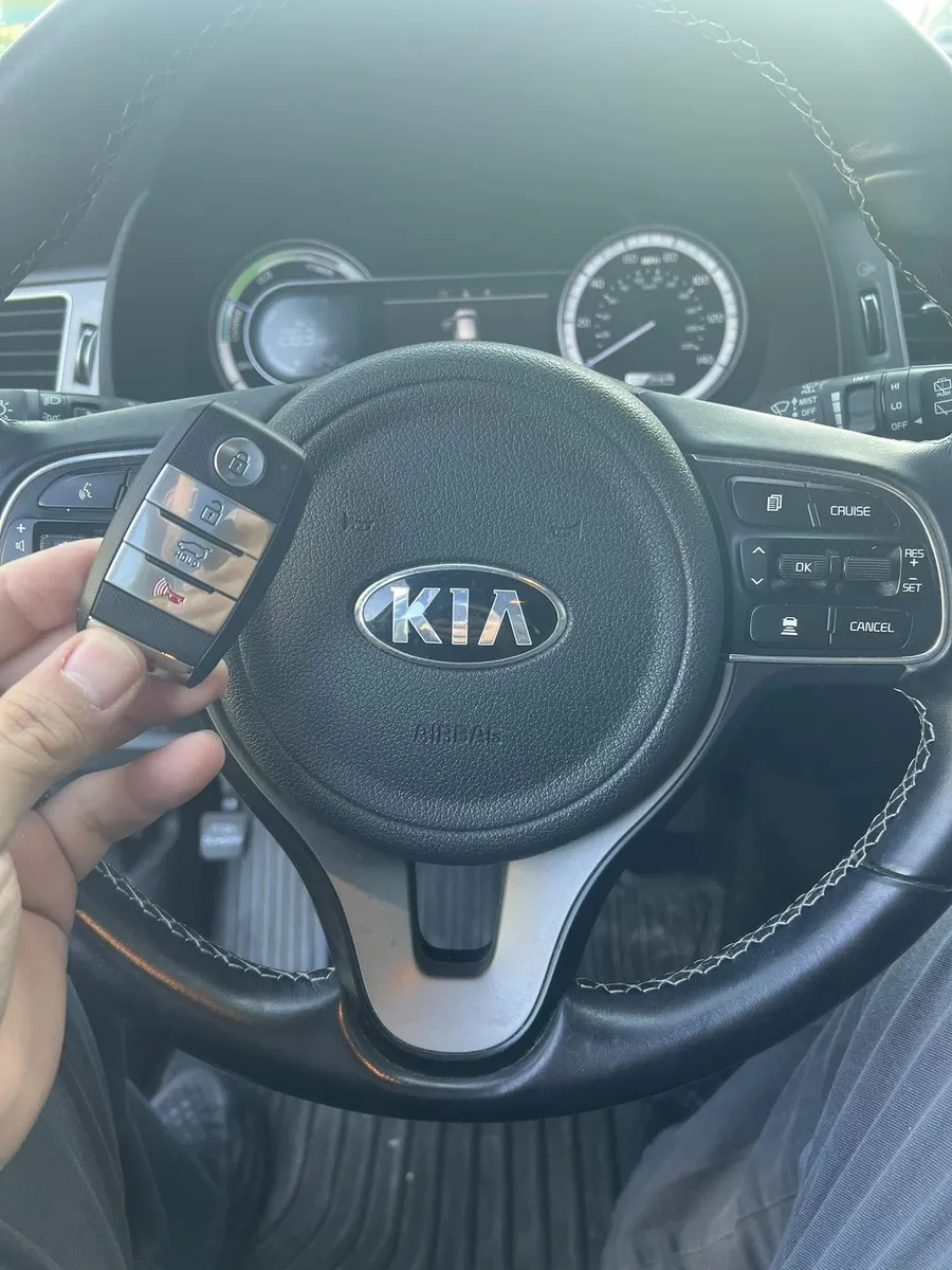 Kia smart key at the steering wheel
