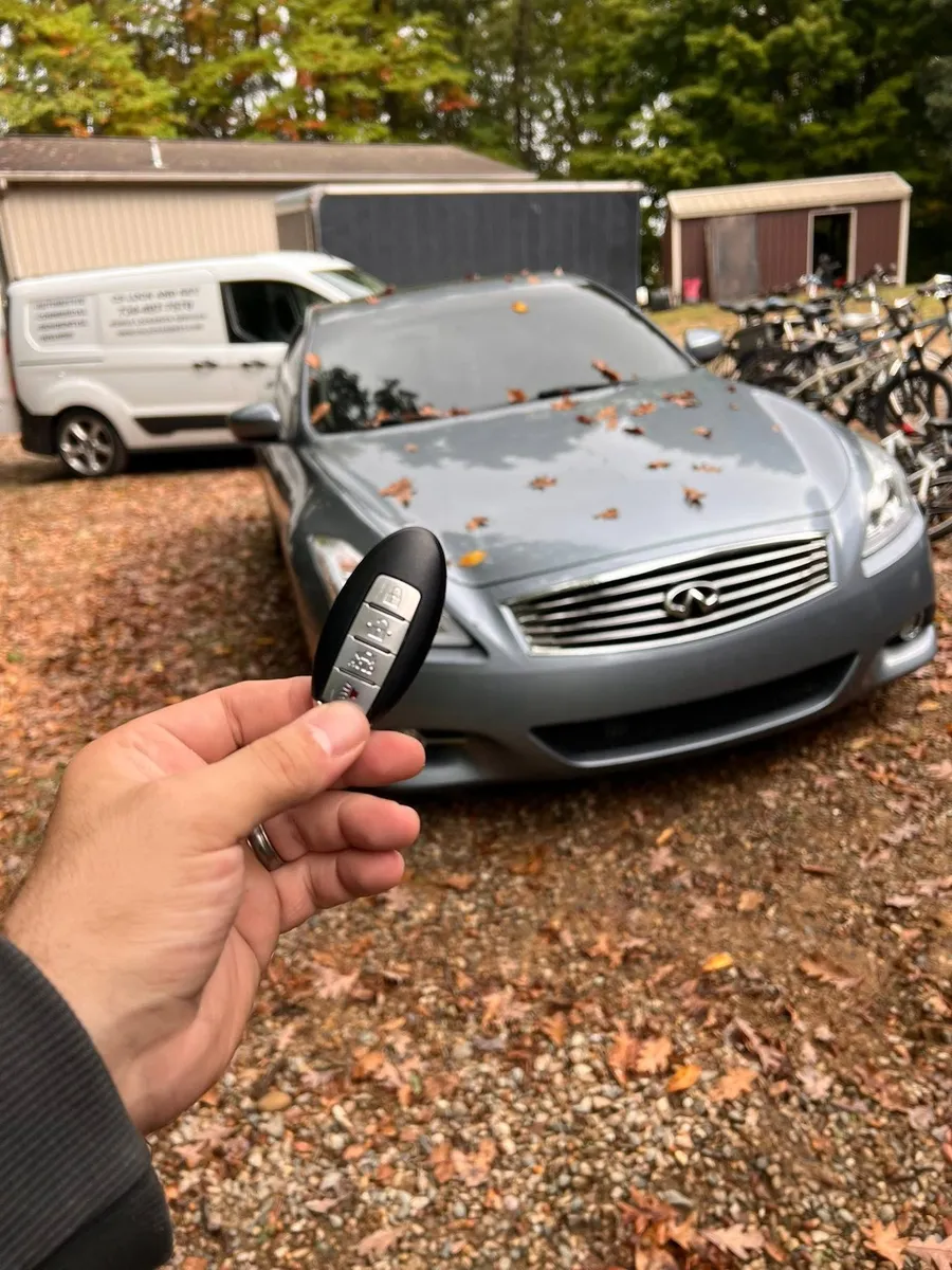Smart key for a gray Infiniti, with the CS Lock and Key van