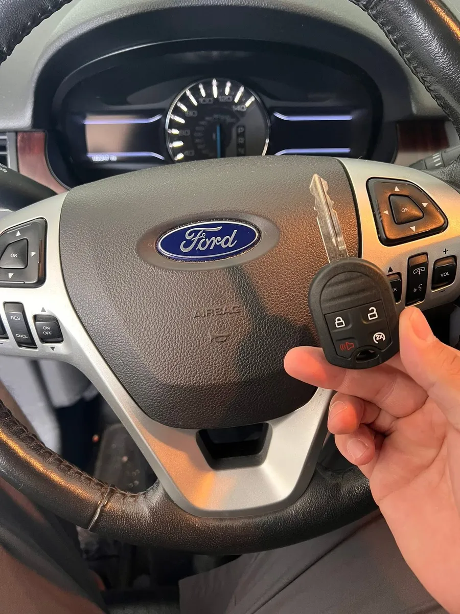 Ford remote head key at the steering wheel