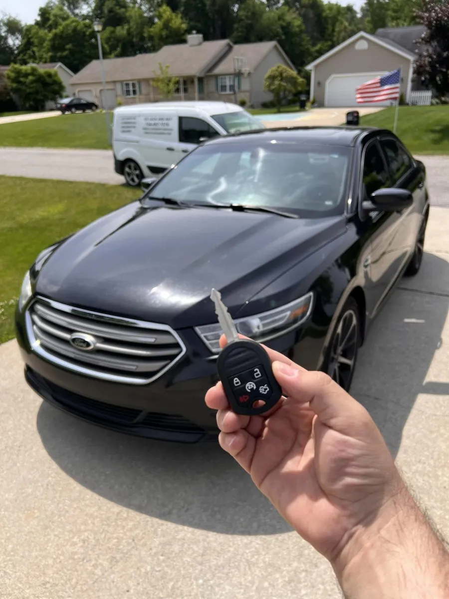 Remote head key for a black Ford Taurus, with the CS Lock and Key van