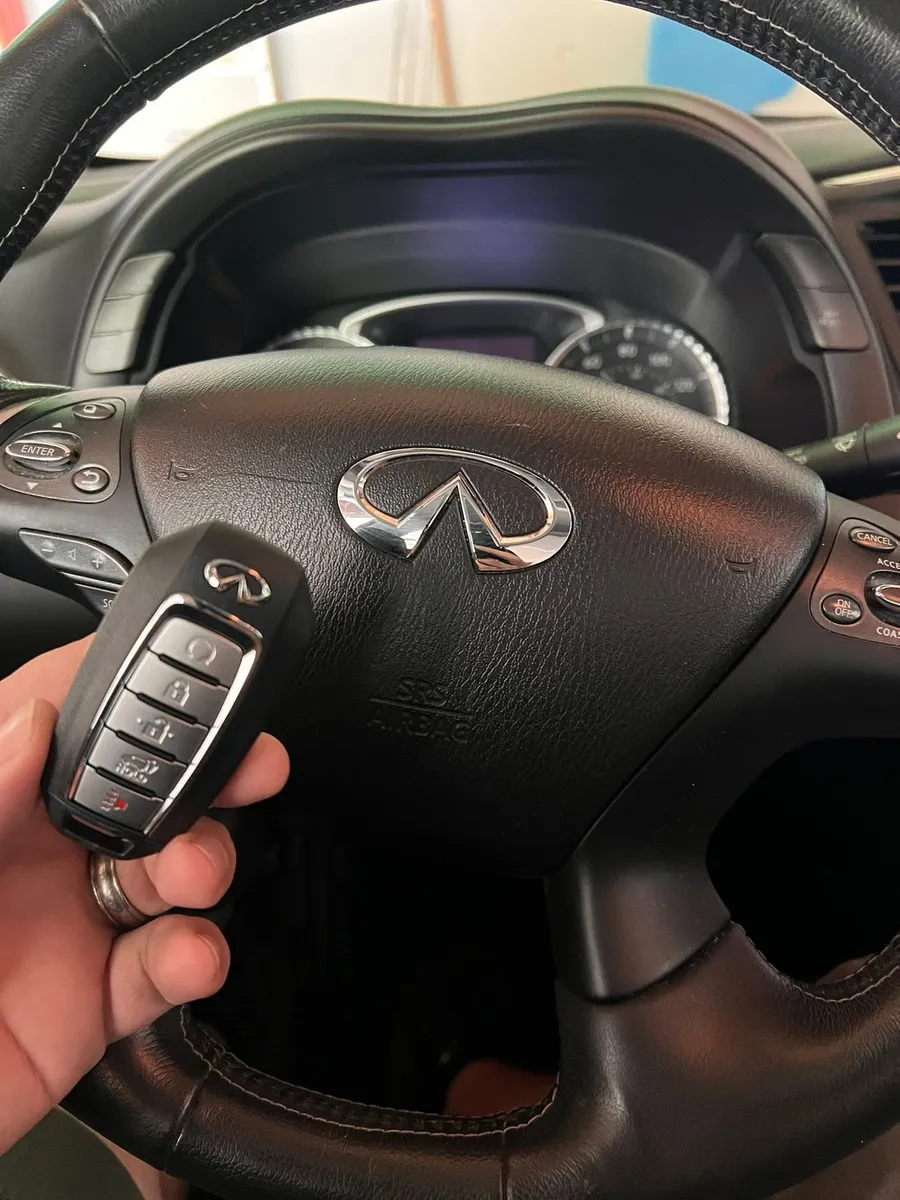 Infiniti smart key at the steering wheel