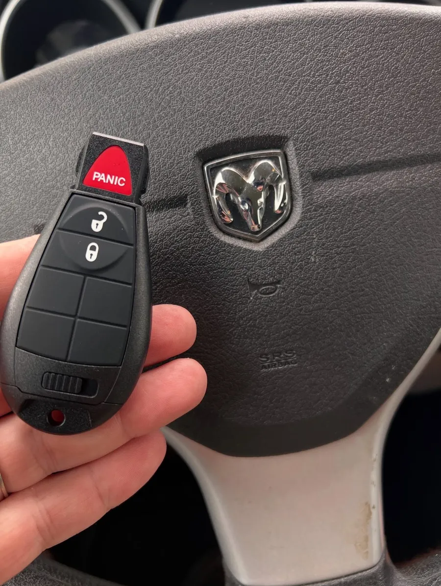 Ram remote key at the steering wheel