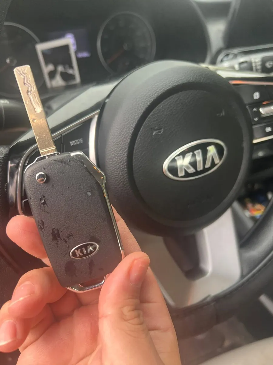Kia flip key at the steering wheel