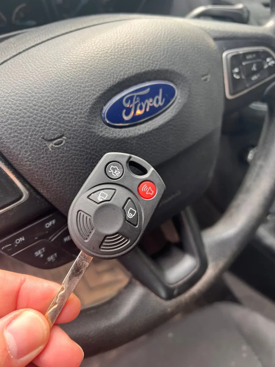 Ford remote head key at the steering wheel