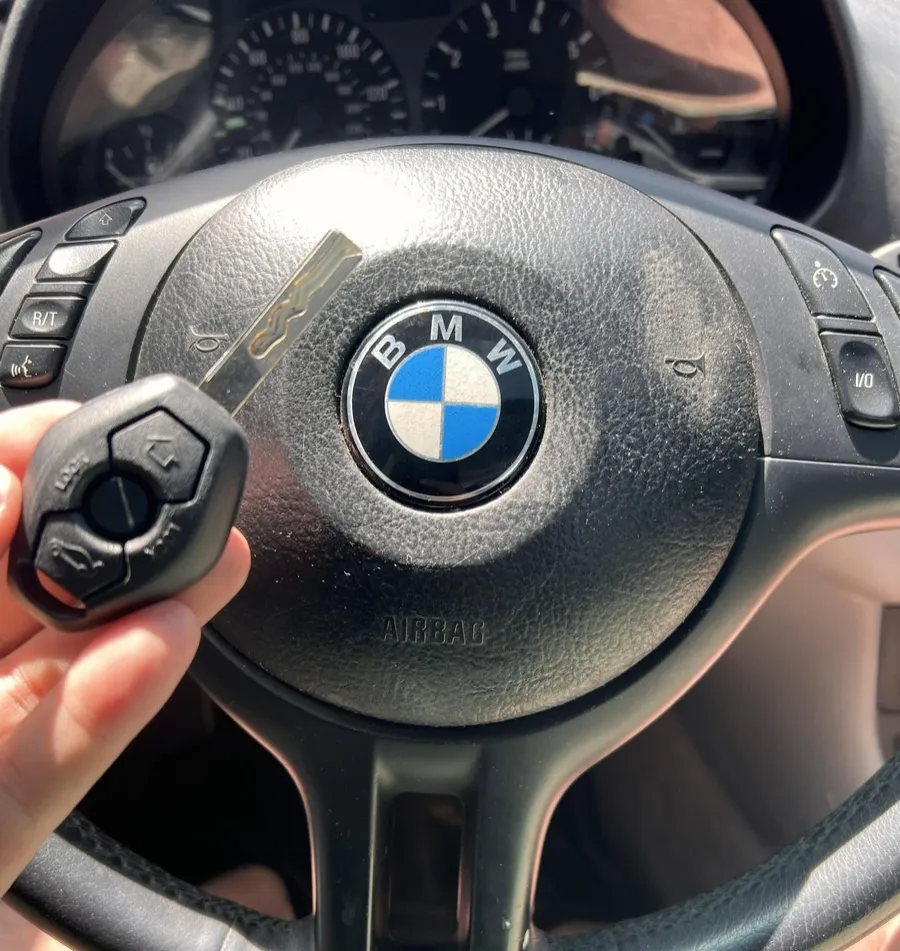 BMW remote key at the steering wheel
