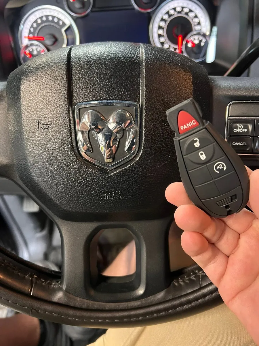 Ram remote key at the steering wheel