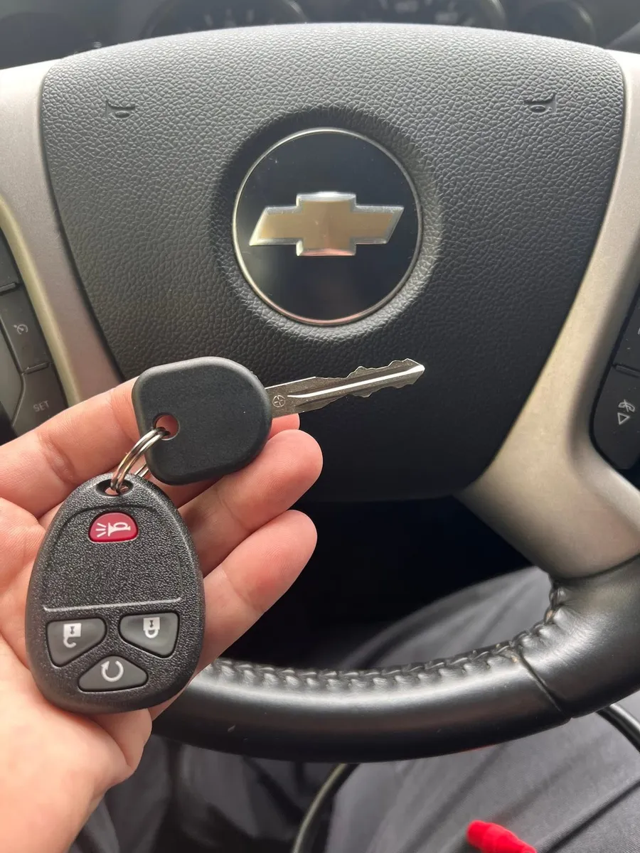 Chevrolet key and remote at the steering wheel