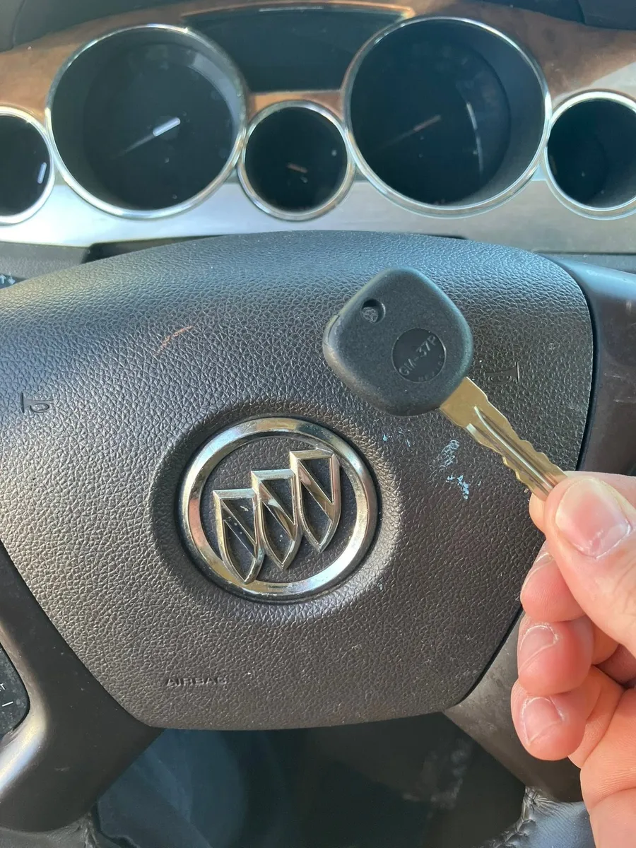 Buick transponder key at the steering wheel
