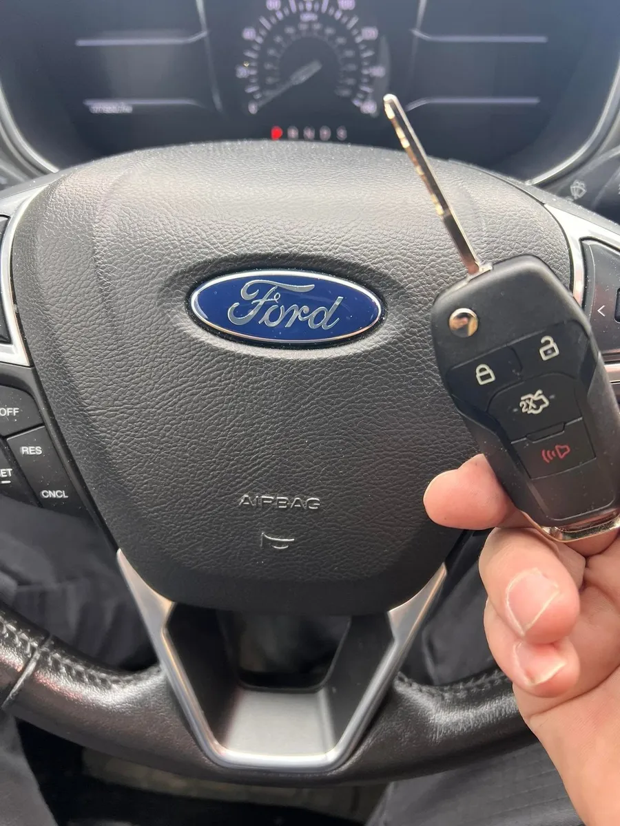 Ford flip key at the steering wheel