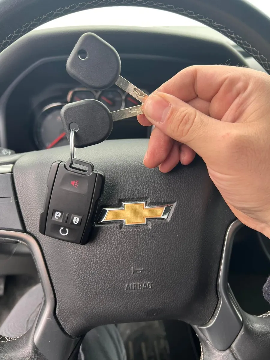 Chevrolet key and remote at the steering wheel