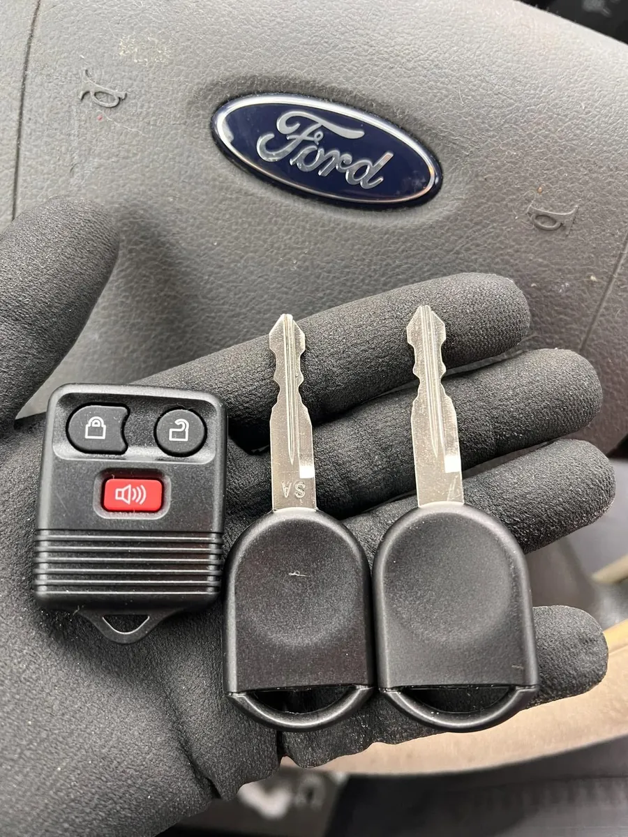 Ford remote and two keys at the steering wheel