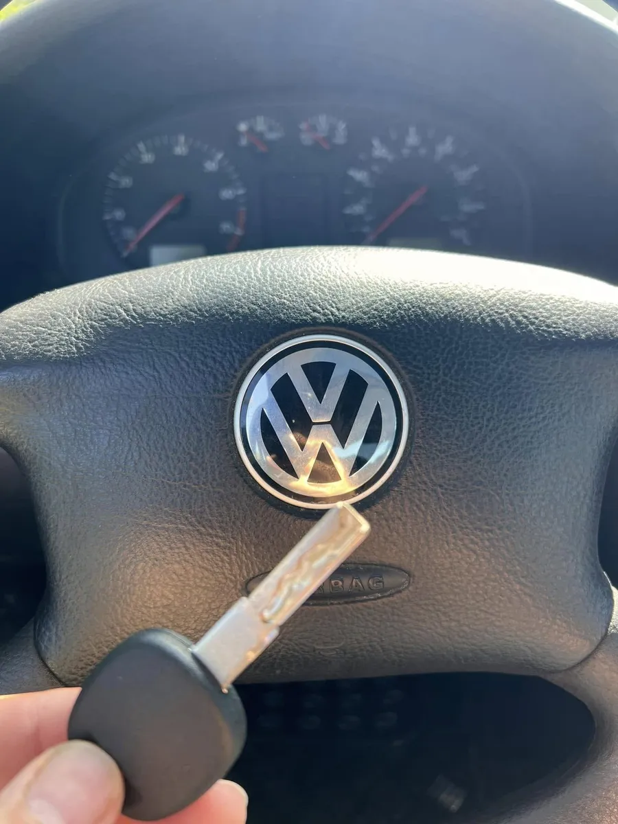 Volkswagen transponder key at the steering wheel