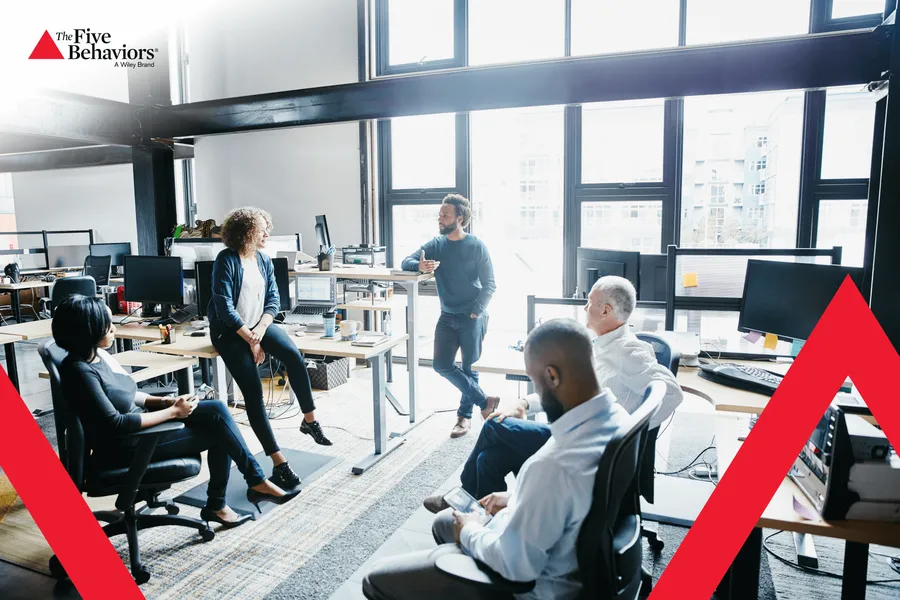 A whole department: colleagues at work. Photo: The Five Behaviors®