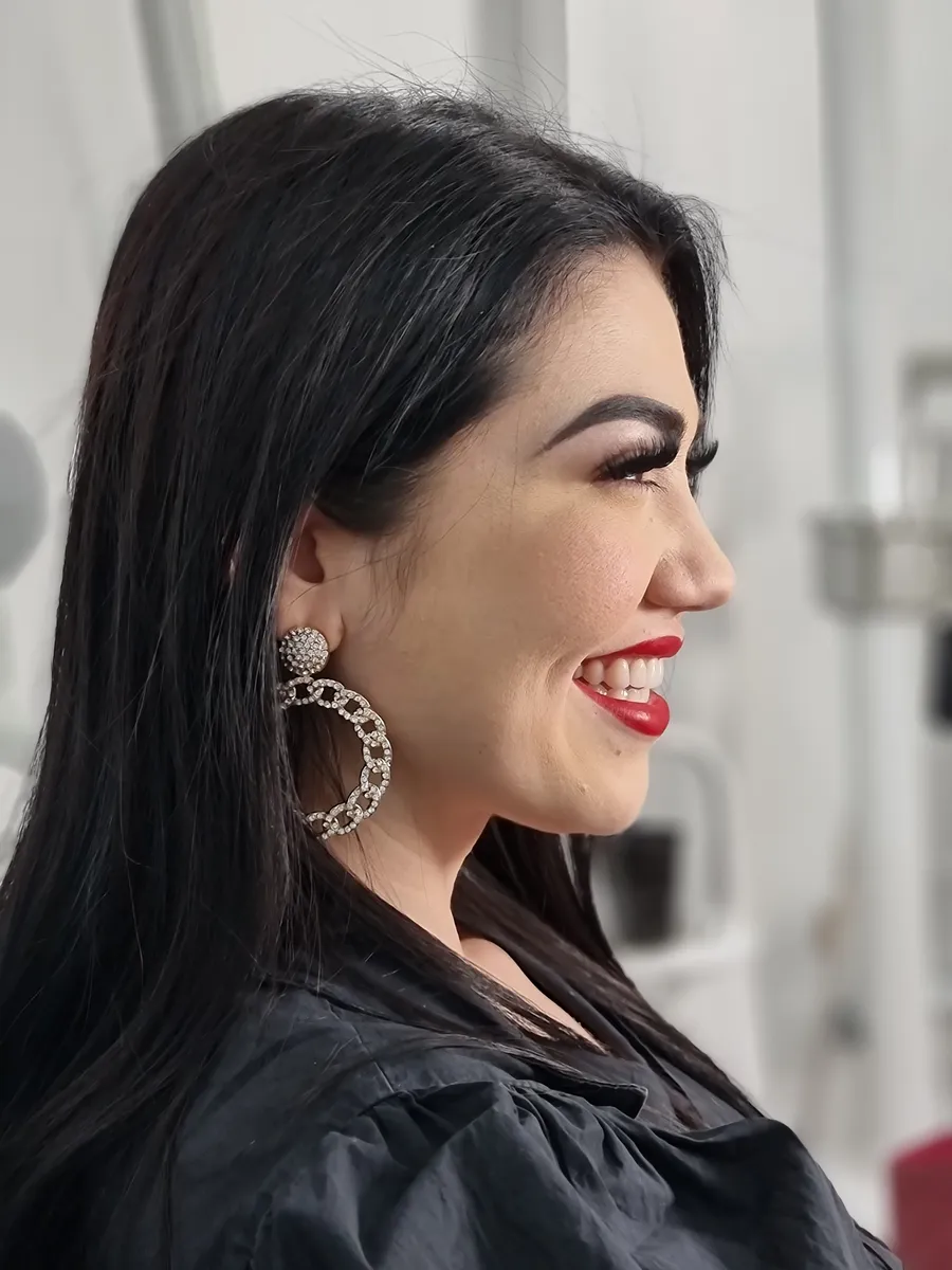 Paciente sonriendo en la clínica