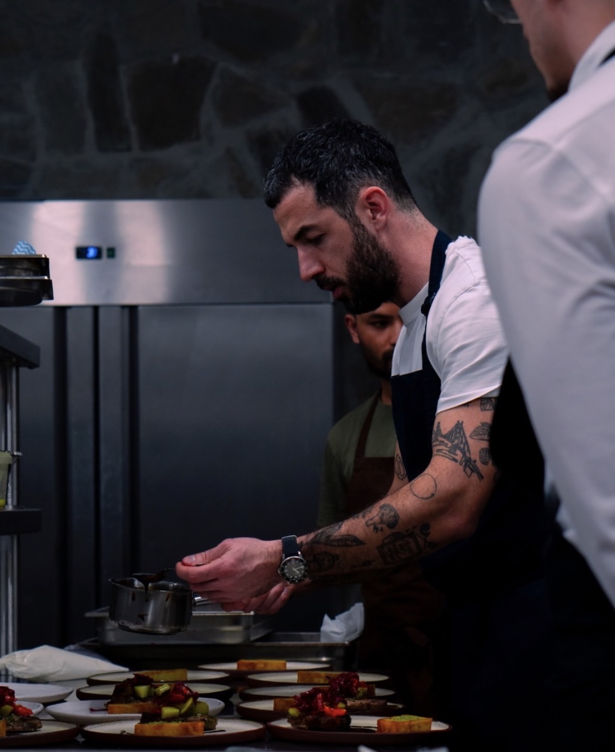 Alexandru Dumitru în bucătăria restaurantului La Hambar