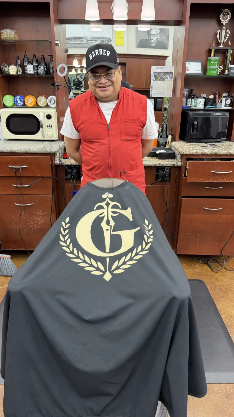 Frankie Fresh smiling behind the Gentlemen's Cutz cape