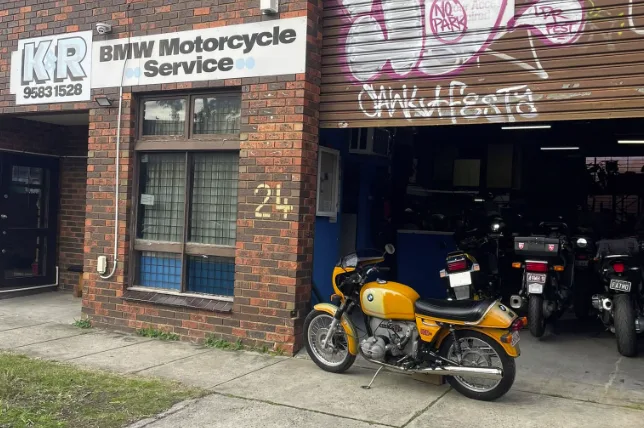 The orange BMW 900 outside K&R BMW Motorcycle Service in Melbourne