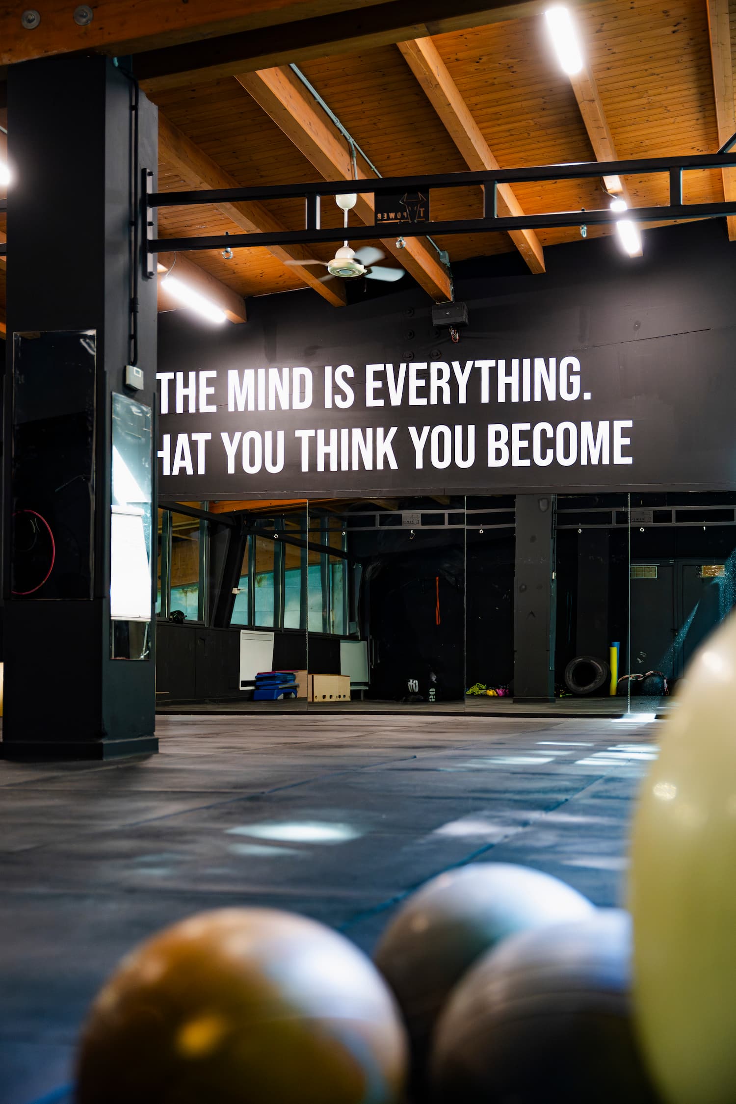Muro The mind is everything nella palestra Sport Club 12 di Oggiono