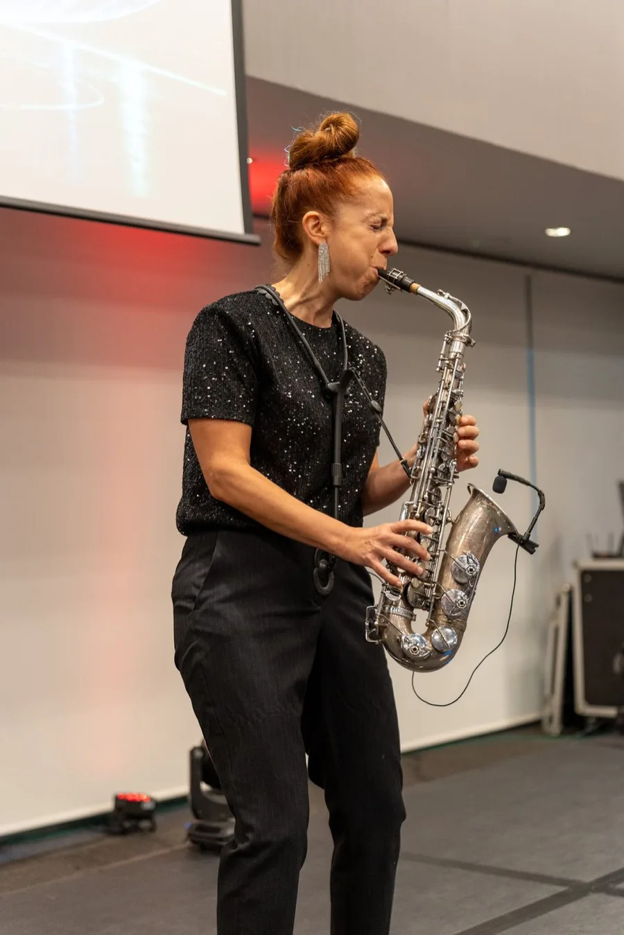 Saxofonista en directo en FisioCEO 2026