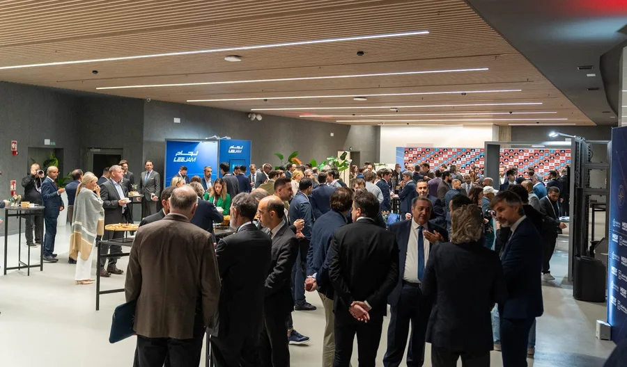 Pasillo de networking de MESIF Madrid 2025
