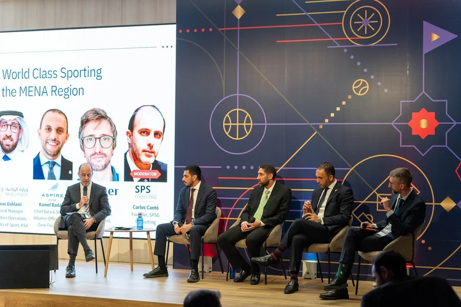 Mesa redonda en el escenario de MESIF Madrid 2025