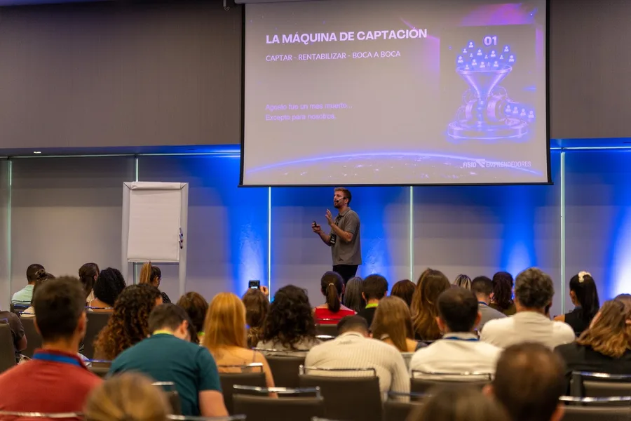 Ponencia con la sala llena en FisioCEO 2026