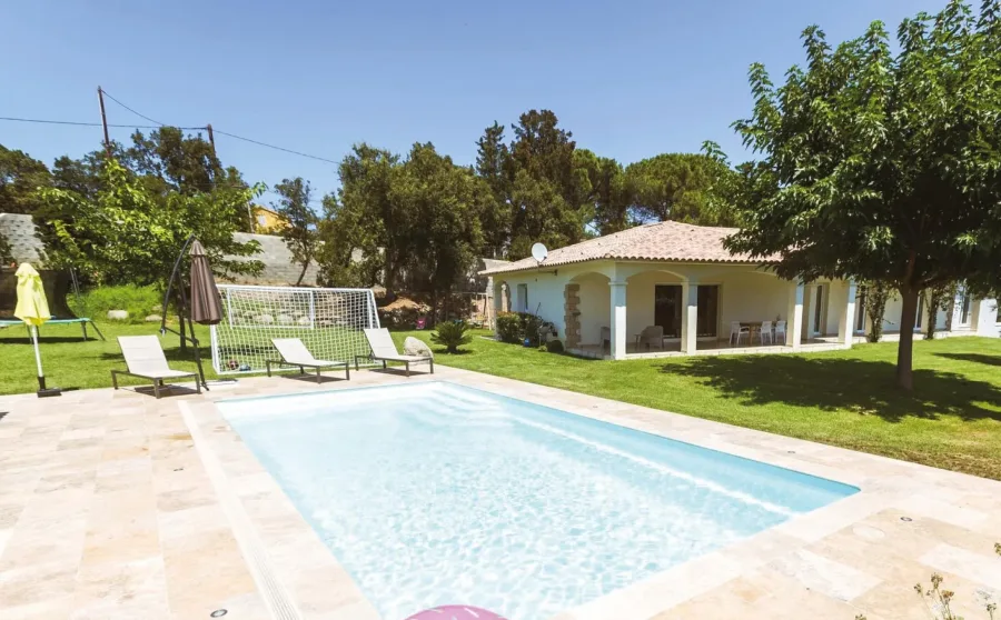 Piscine compacte comme inspiration de format 10m²