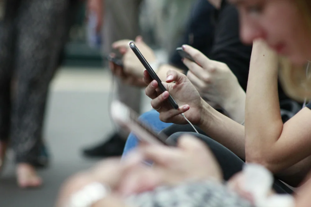 adult screen addiction test
