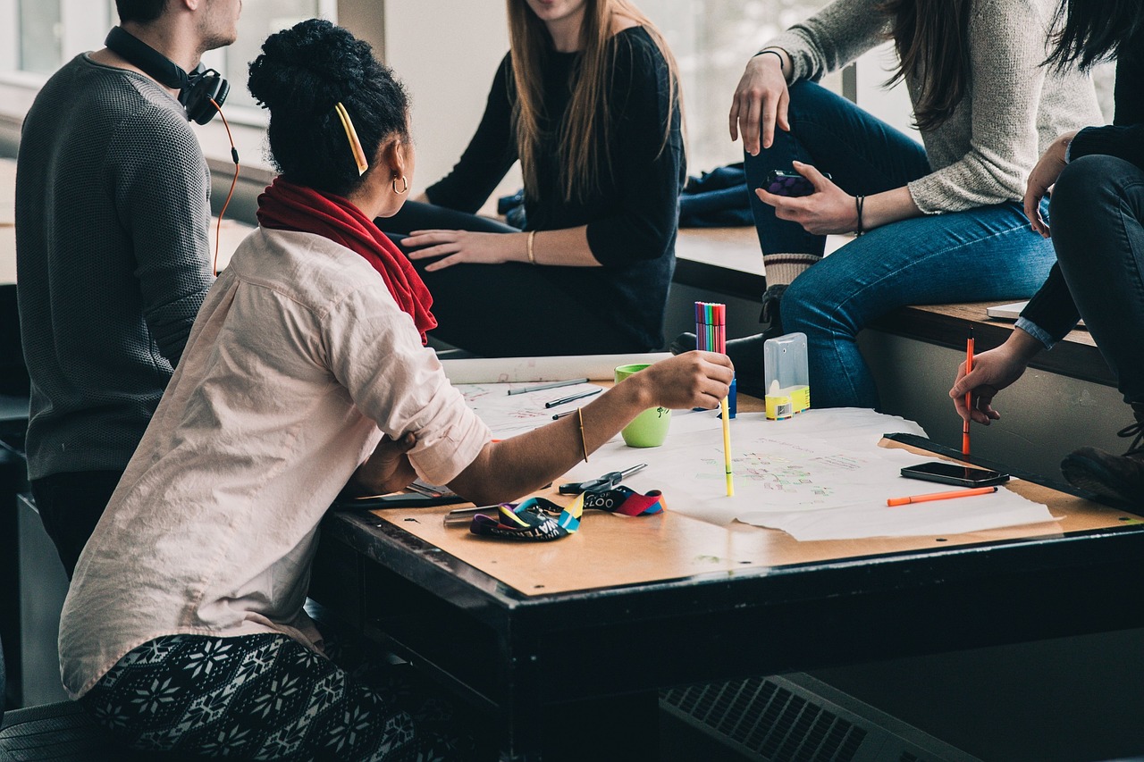 A group of people brainstorming at a table.