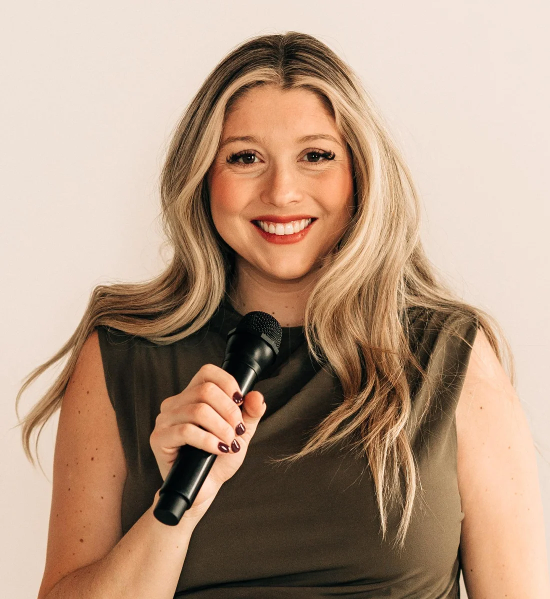 Alexia Hoffman delivering a leadership and AI keynote on stage