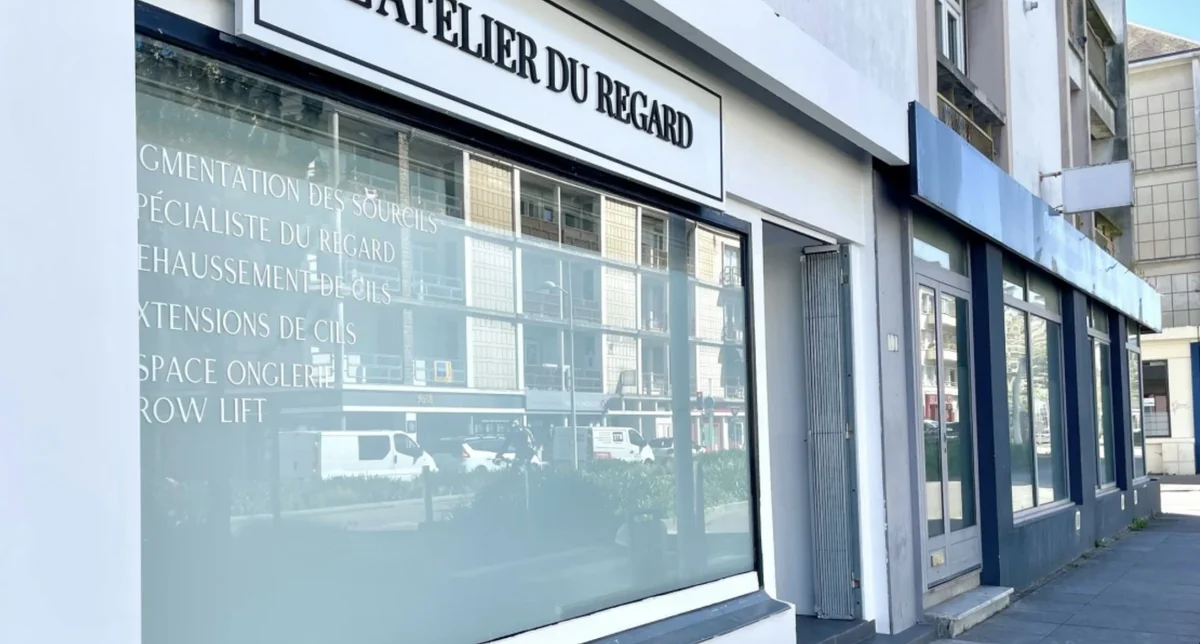 Façade de L'Atelier du Regard, institut d'extensions de cils au 108 avenue de la République à Saint-Nazaire