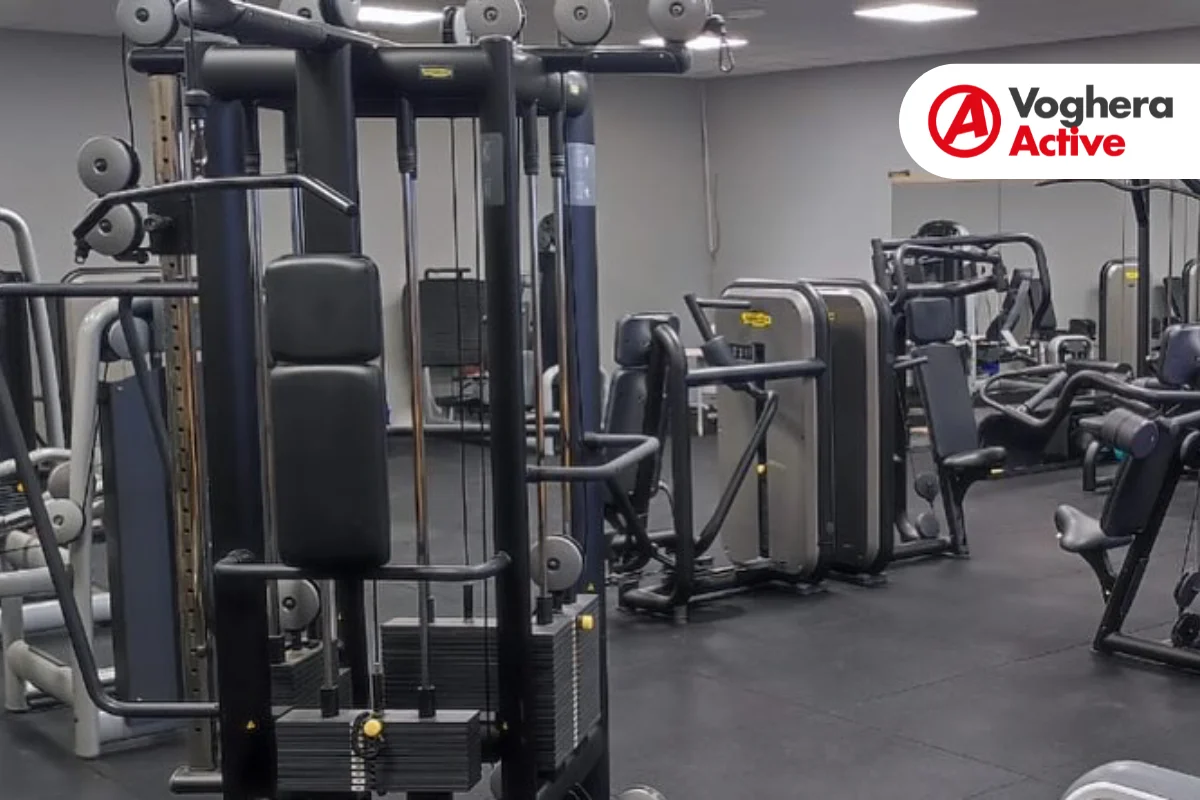 Sala pesi con attrezzi Technogym · Voghera Active