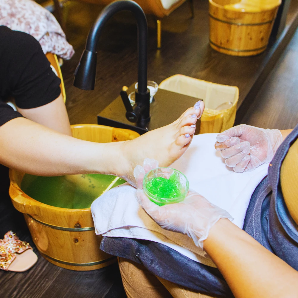 Deluxe Manicure (Gel Polish)